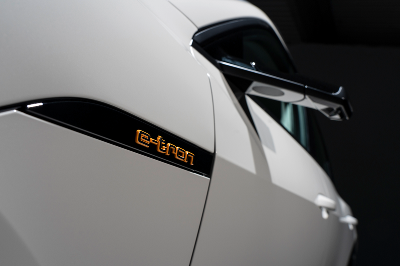 Illustration for article titled The 2019 Audi E-Tron Is a $74,800 All-Electric SUV That Can Do 0-60 in 5.5 Seconds